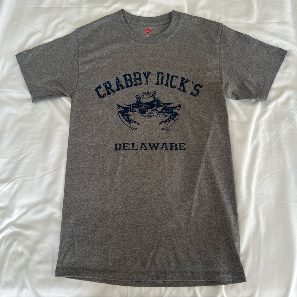 Hanes Crabby Dick's Delaware Restaurant Gray Short Sleeve Tee Shirt Men's Small